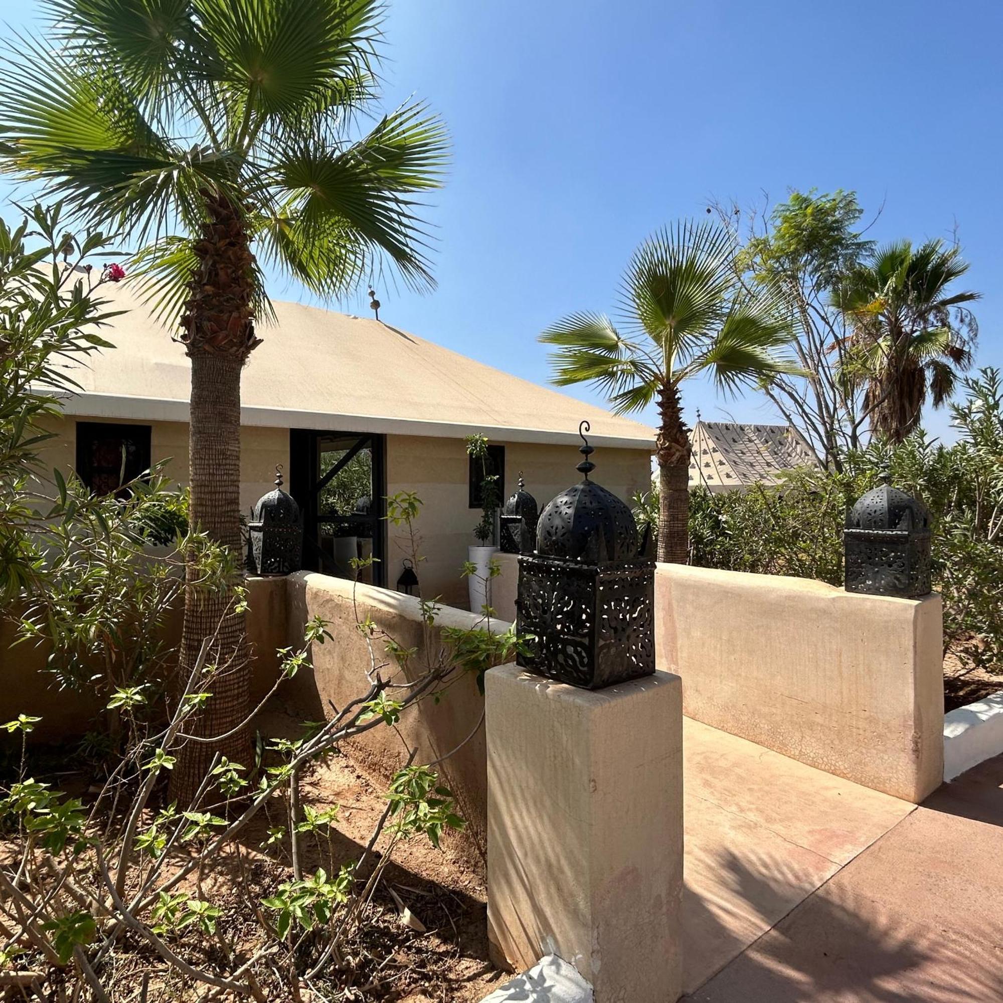 Guest house Les Jardins D'issil 3*