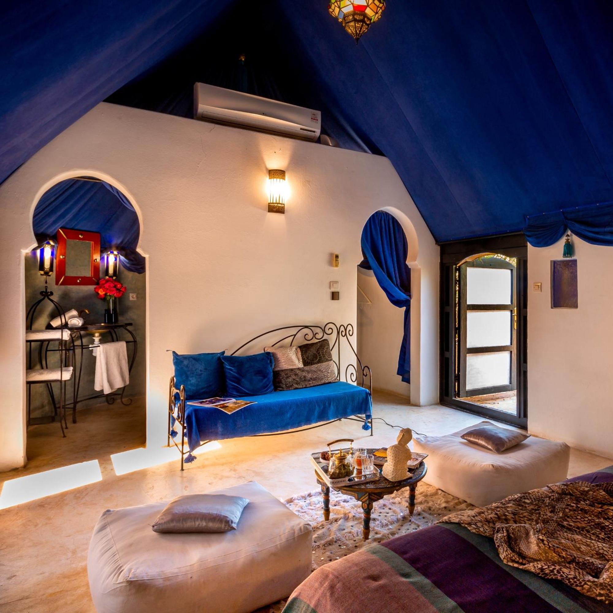 Guest house Les Jardins D'issil 3*