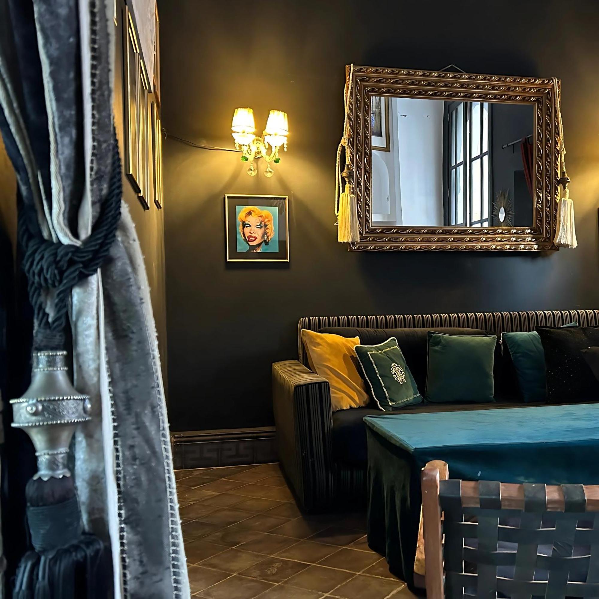 Guest house Les Jardins D'issil 3*