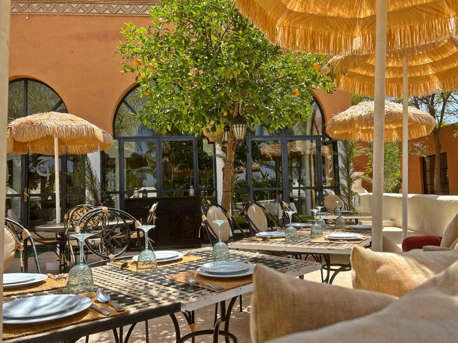 Guest house Les Jardins D'issil 3*